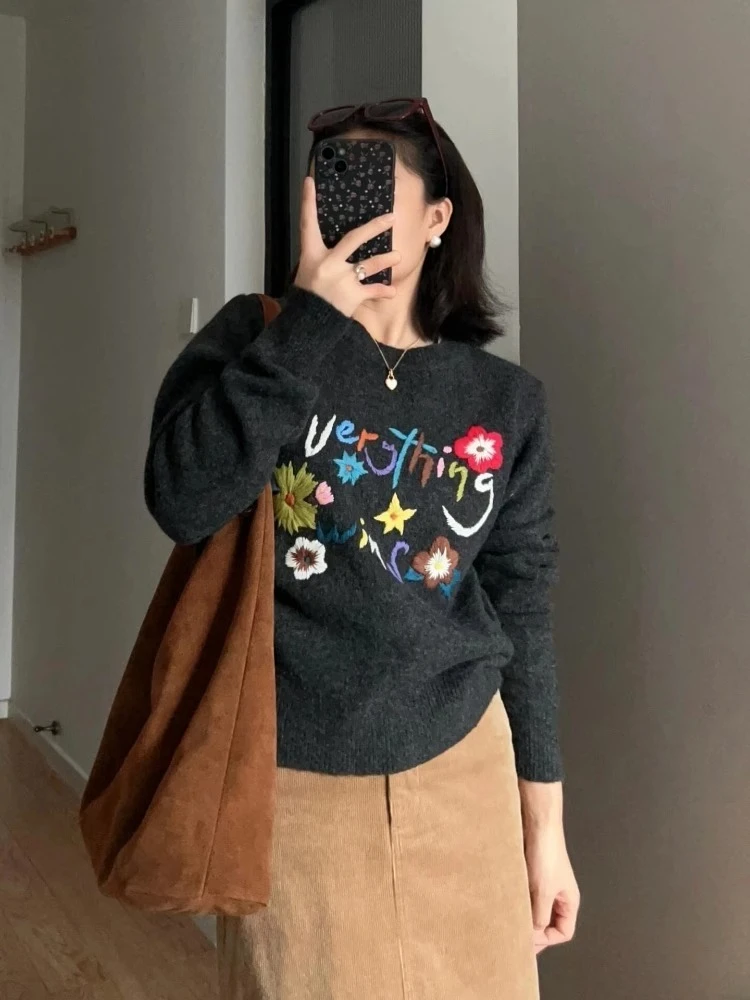 欧货独特漂亮高级感深灰色刺绣毛衣秋冬季女小个子软糯套头针织衫