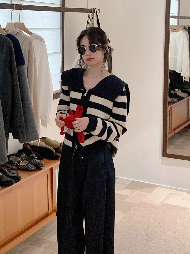2024秋冬搭配一整套女高级感复古海军领条纹针织开衫牛仔裤两件套