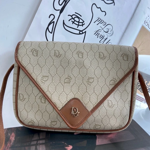 95新 DIOR/迪奥 XM/卡其色蜂巢老花时尚百搭斜挎包/YS08718005