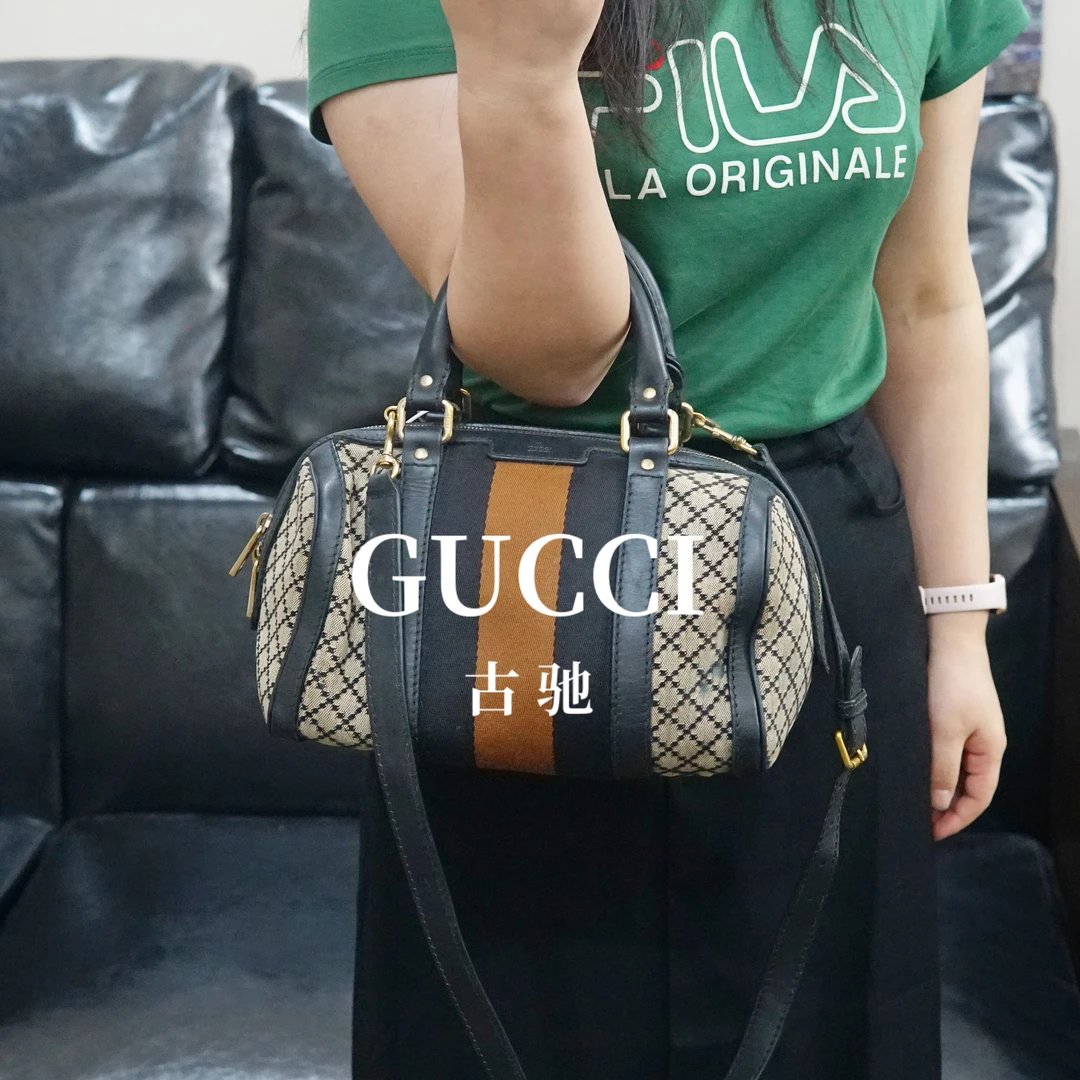 95新 GUCCI/古驰 古驰 斜挎枕头休闲包/FYBB09621056/1056