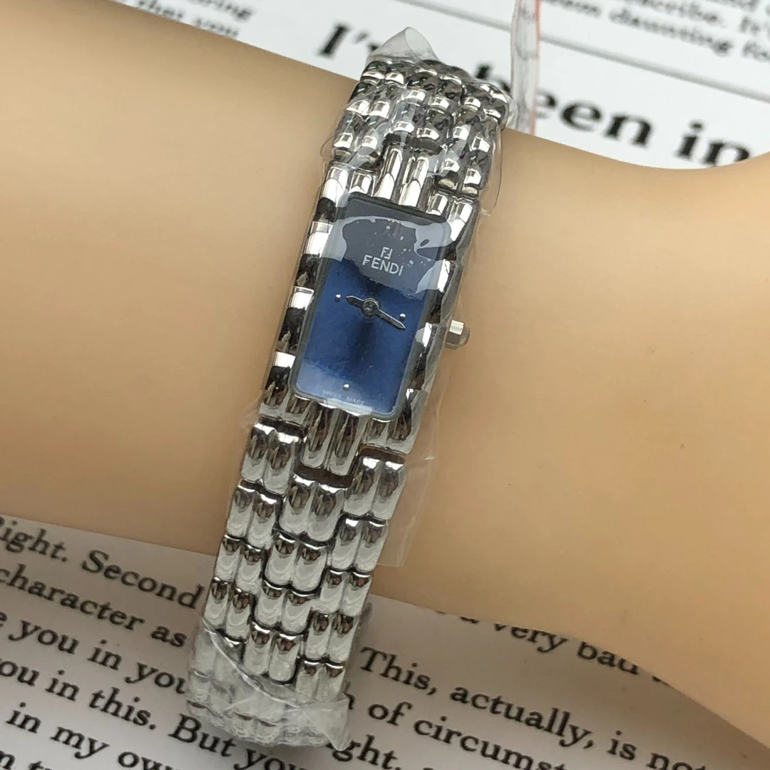 95新 FENDI/芬迪 石英气质时尚腕表/FU06104746