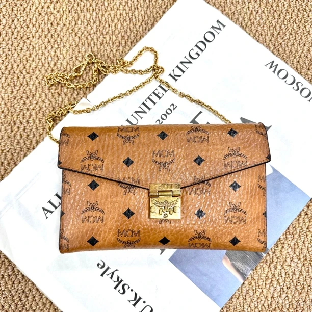 95新 MCM  XM/干邑色经典满印时尚秋冬休闲信封斜跨包/XX11508056