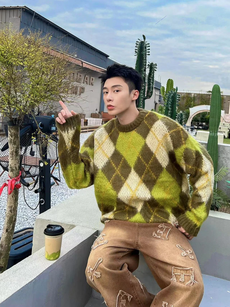 FUNKIRAMA-菱形格拼接撞色提花长毛宽松韩版美式情侣装圆领毛衣