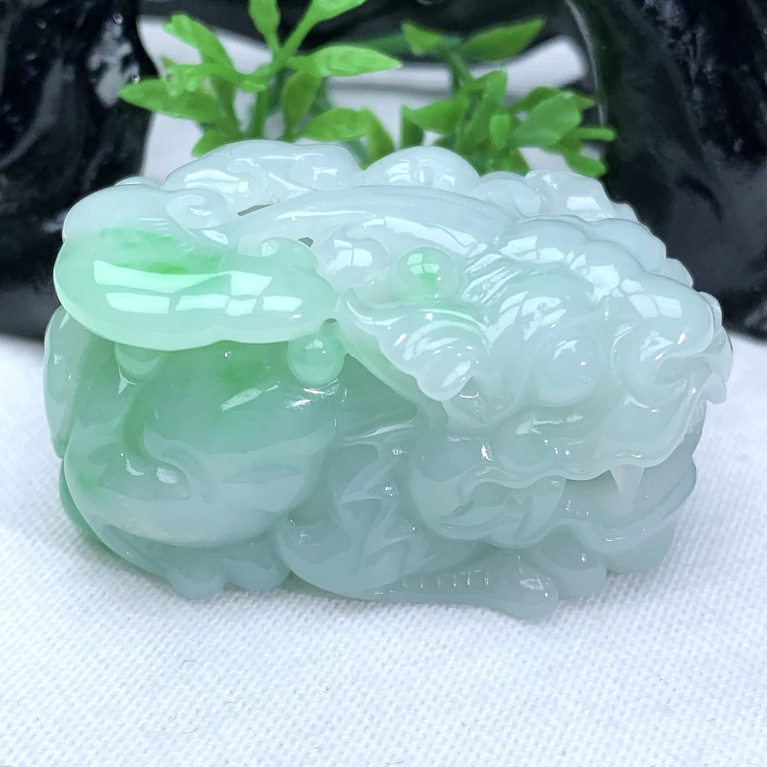 天然缅甸翡翠A货冰润飘绿口含珠貔貅吊坠手把玩件