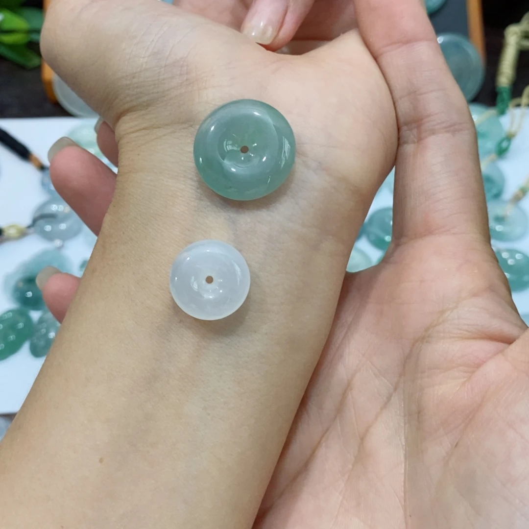 翡翠颈饰未镶嵌张*喂天然的缅甸翡翠A