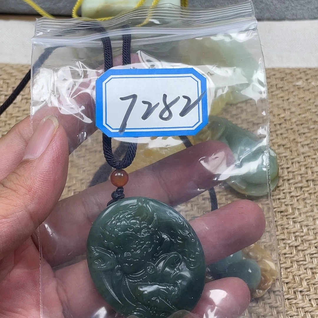 岫玉颈饰未镶嵌吊坠