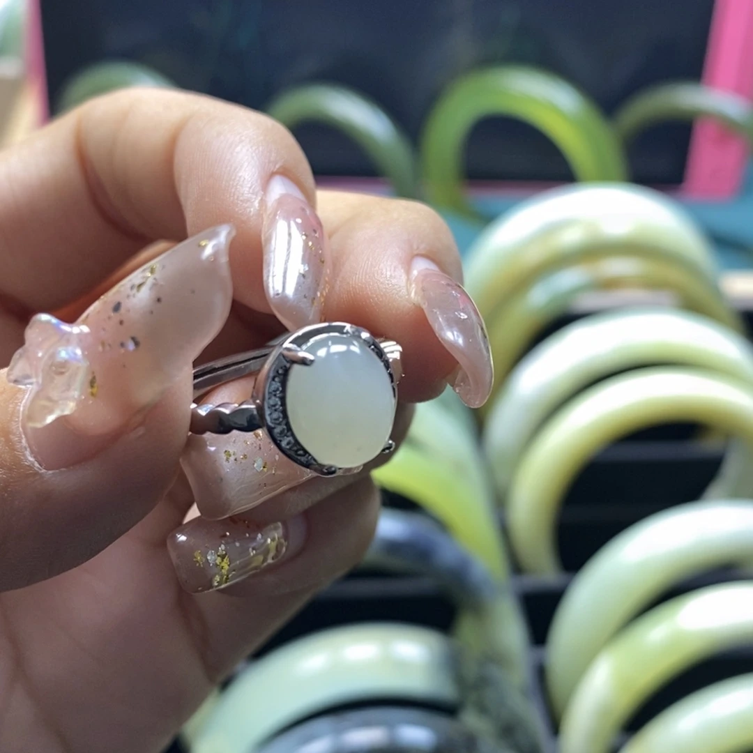 蛇纹石玉戒指未镶嵌