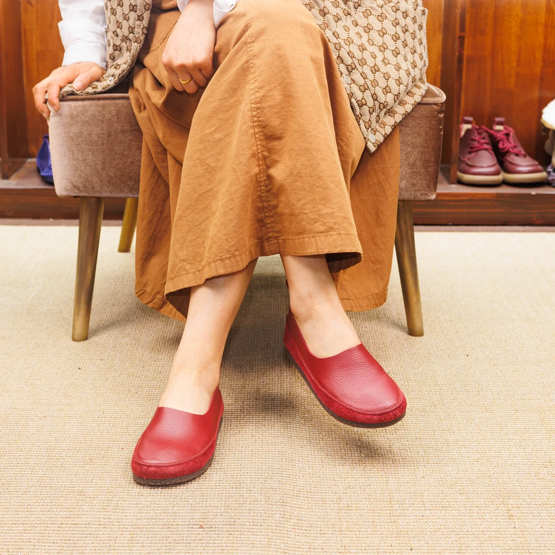 2023-8头层牛皮登山跳舞大码手工复古软底百搭妈妈小众鞋