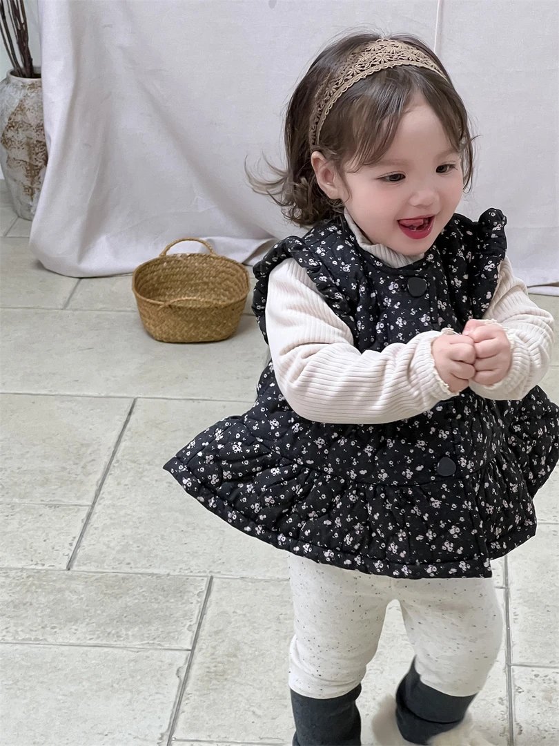 黑色碎花马甲女宝