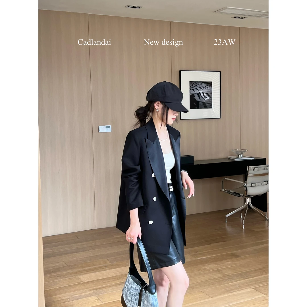 8572黑色翻领西服