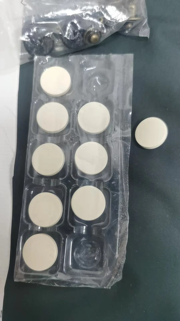 米色四合扣子20套