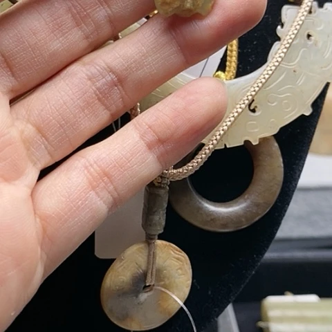 和田玉（糖玉）颈饰未镶嵌小*涂