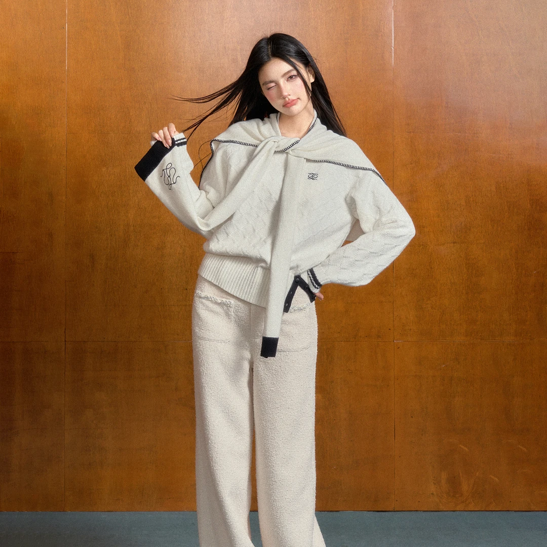 AGAM STUDIO 一字领斜肩两穿白色菱格毛衣+撞色刺绣披肩