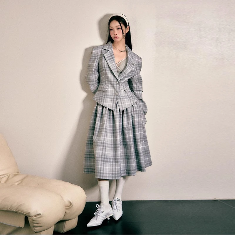 AGAM STUDIO重工烫钻格纹西装外套+花苞短裙+蓬蓬半裙