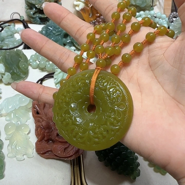 蛇纹石玉吊坠未镶嵌