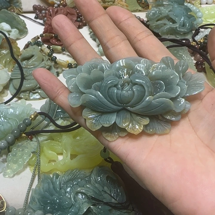 蛇纹石玉吊坠未镶嵌