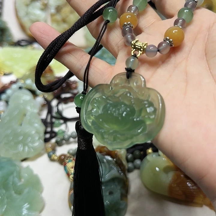 蛇纹石玉吊坠未镶嵌