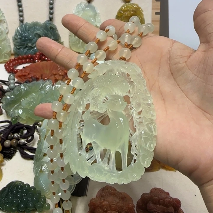 蛇纹石玉吊坠未镶嵌