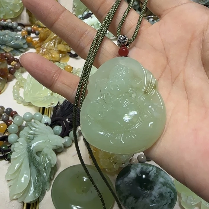 蛇纹石玉吊坠未镶嵌