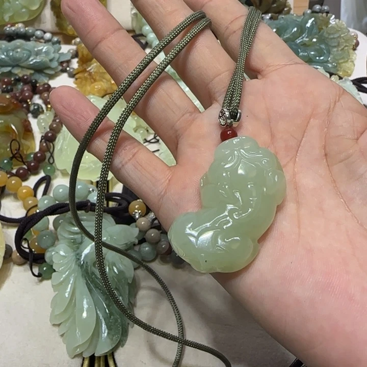 蛇纹石玉吊坠未镶嵌