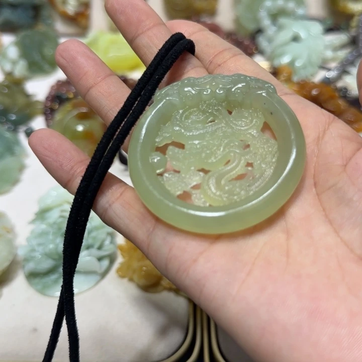 蛇纹石玉吊坠未镶嵌