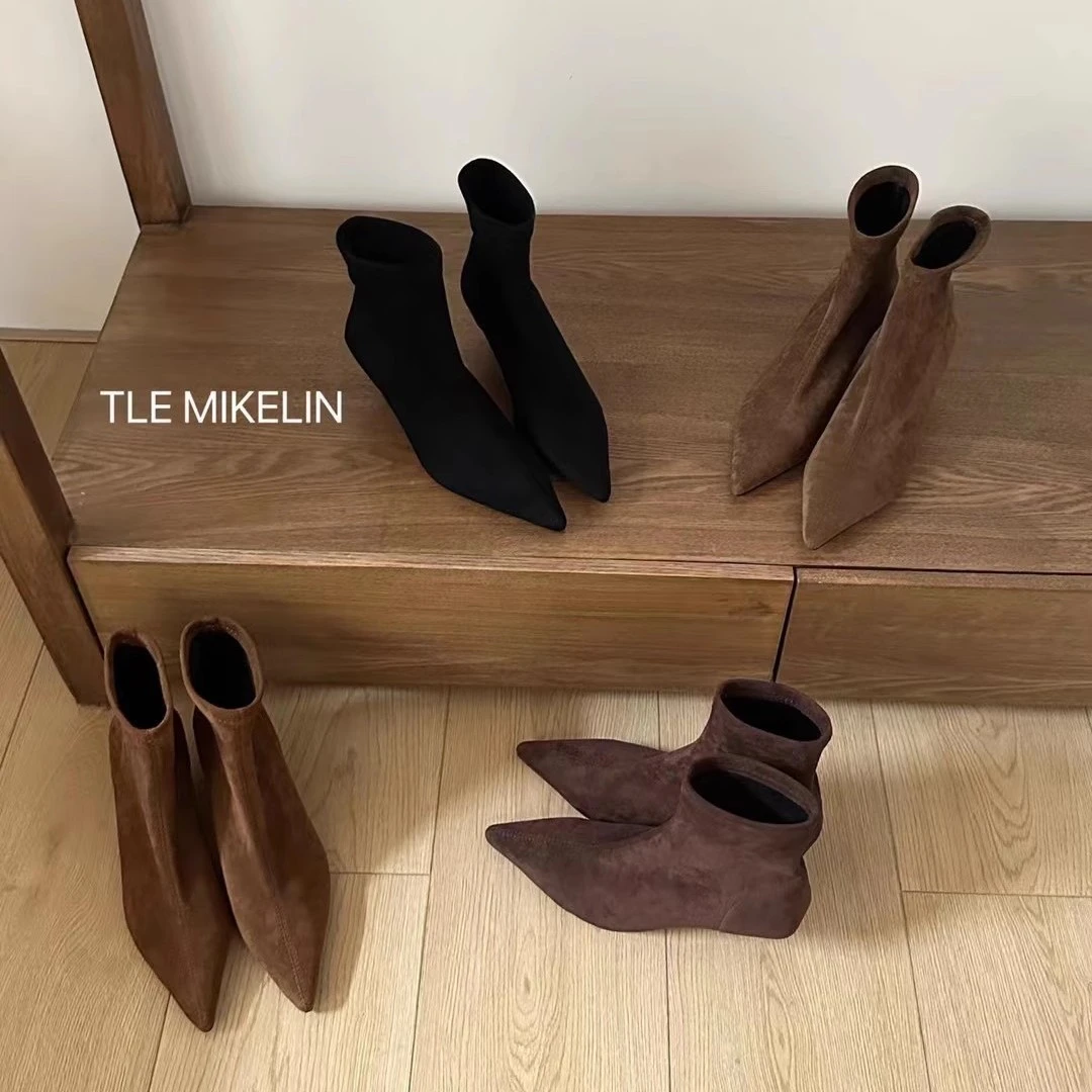 秋冬欧美风尖头细跟气质套脚深棕色中高跟显瘦绒面磨砂质感女短靴