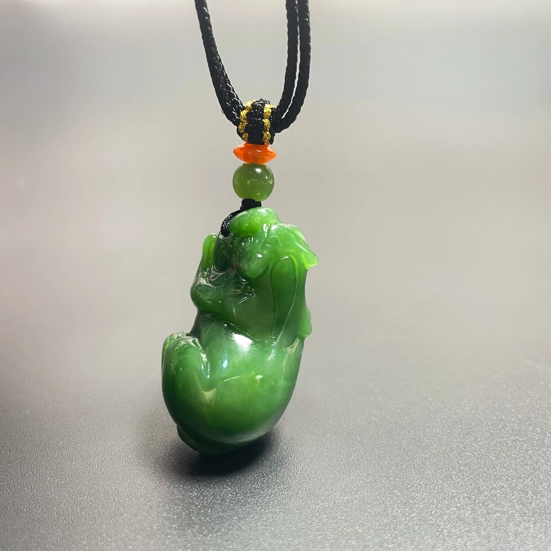 精品俄料和田碧玉老料7号矿红皮料辣阳绿古法立体貔貅吊坠女款项
