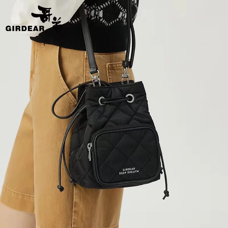 DEEPBREATH深呼吸女包轻巧尼龙菱格明星同款百搭鞋子AB10223