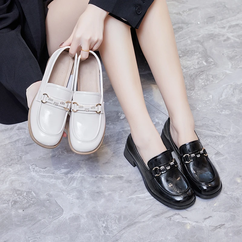 真皮乐福鞋女2025春季新品圆头百搭粗跟软底漆皮小皮鞋女春秋时尚
