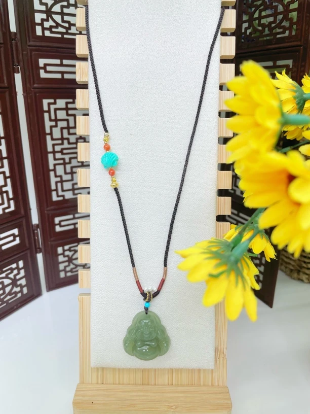 天然和田玉时尚百搭吊坠