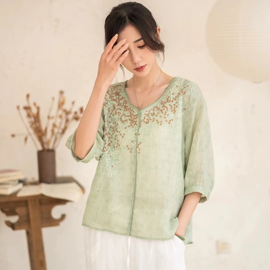 现货2024新款气质宽松上衣简约刺绣中袖遮肉显瘦薄款夏季V领