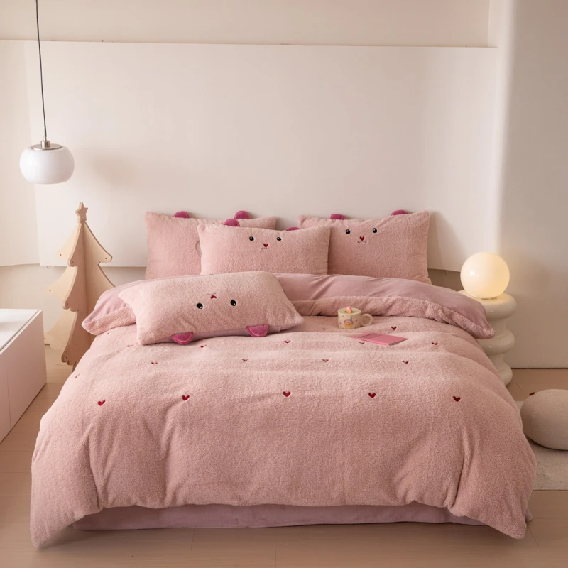 可爱卡通刺绣牛奶绒四件套秋冬加厚保暖泰迪绒法兰绒床上被套床单