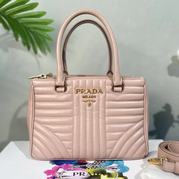 95新/普拉达/妃鱼/包包/市场价23000/241005WY0021