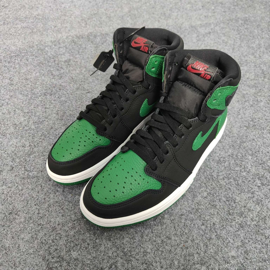 AJ1黑绿 42.5码原盒 UU0106