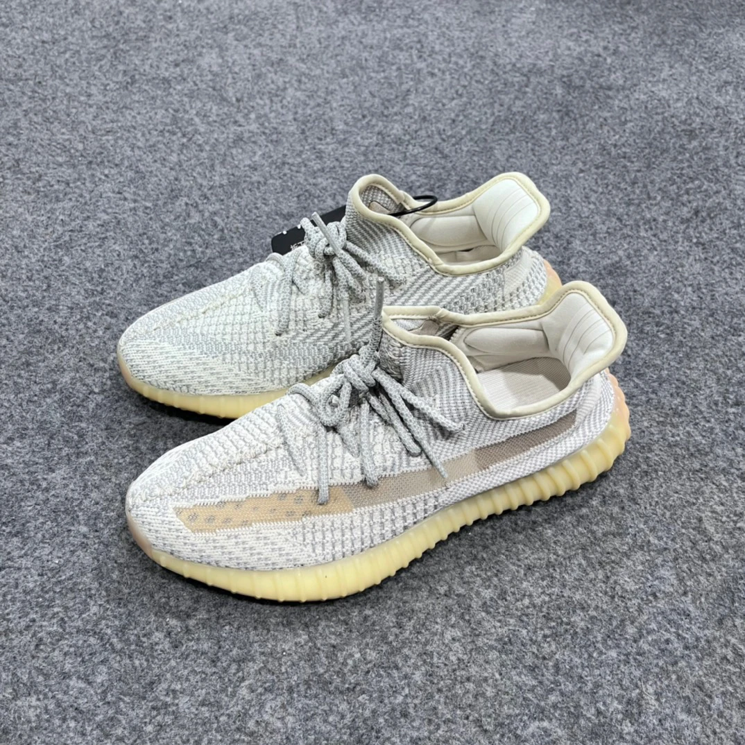 Yeezy350芝麻天使42.5码原盒  QQ2705