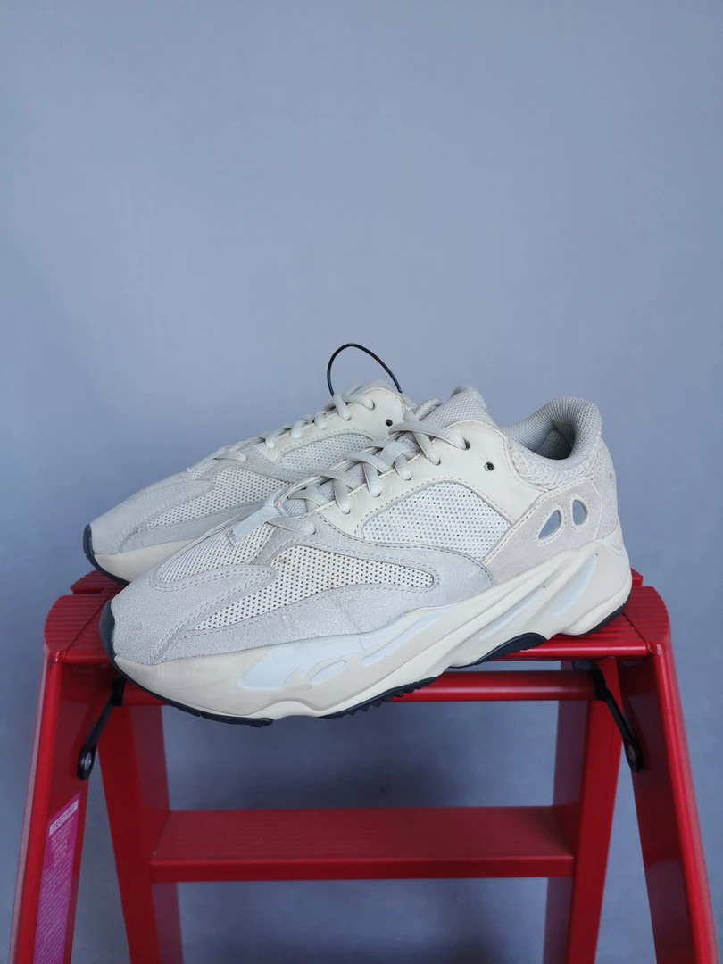Yeezy700灰白41码原盒  正常穿着痕迹 JJ1219 鞋
