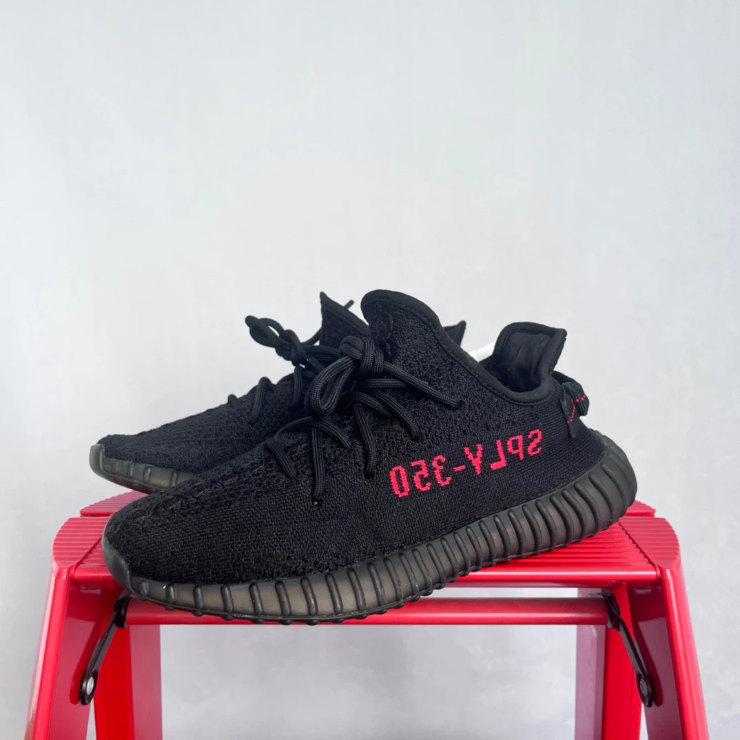 yeezy350黑红字 20年版 41码  OO1610 鞋