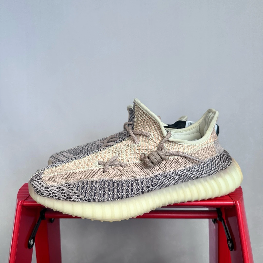 Yeezy350灰珍珠43码原盒 PP2811 鞋