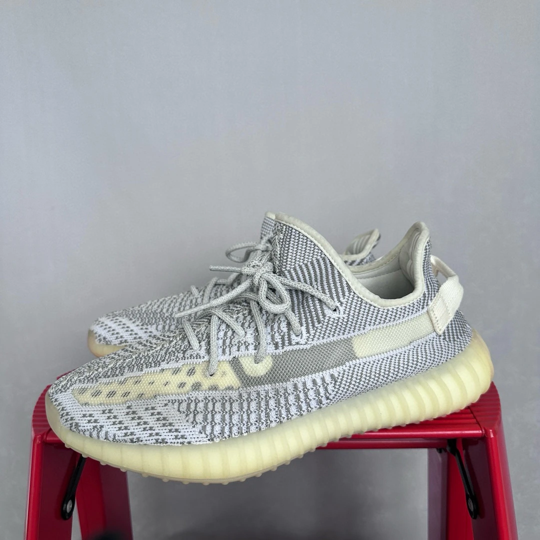 Yeezy350天使44码 QQ0212 鞋