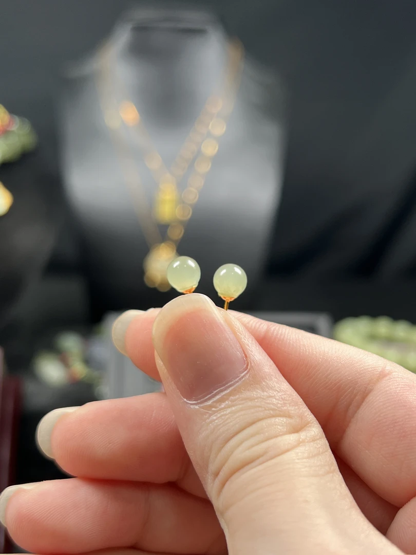 天然和田玉耳钉女款