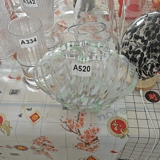 不****?贝壳花瓶大的编号a520。