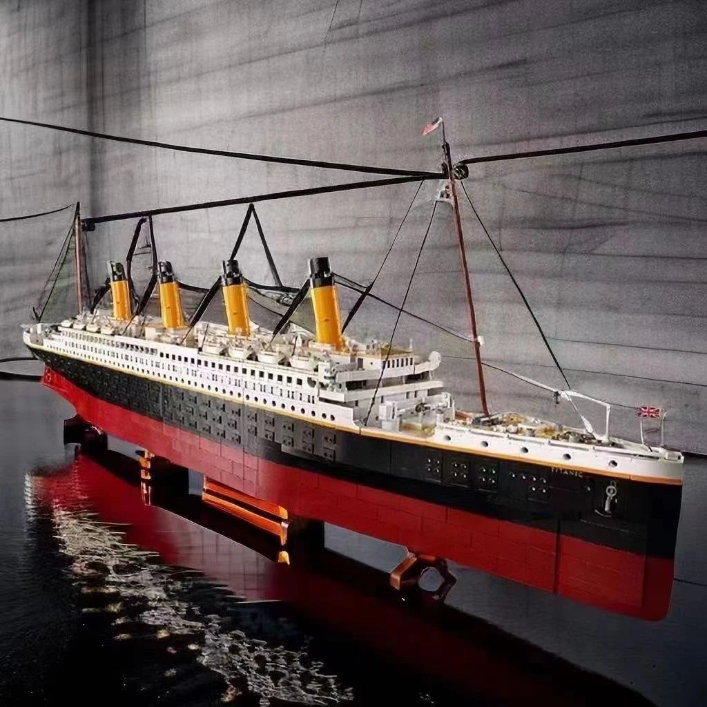 泰坦尼克号兼容巨大型游轮模型成年人高难度益智拼装积木玩具