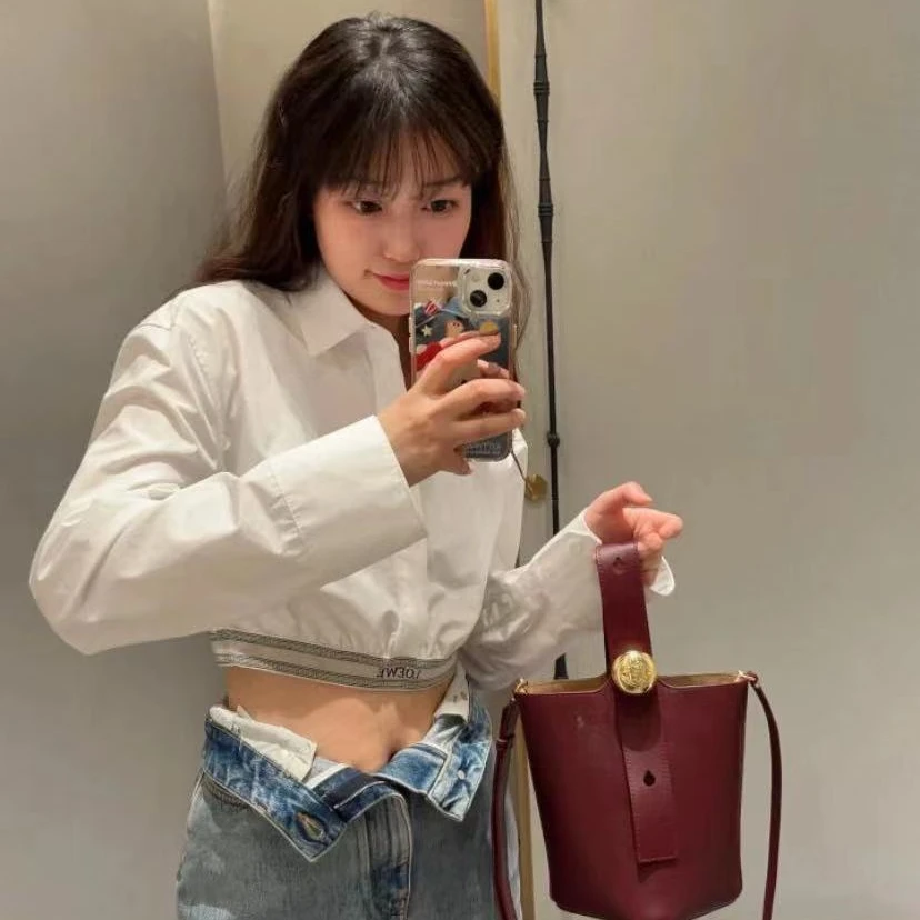 全新未使用 LOEWE/罗意威 字母印花翻领单排扣长袖衬衫女款 白色