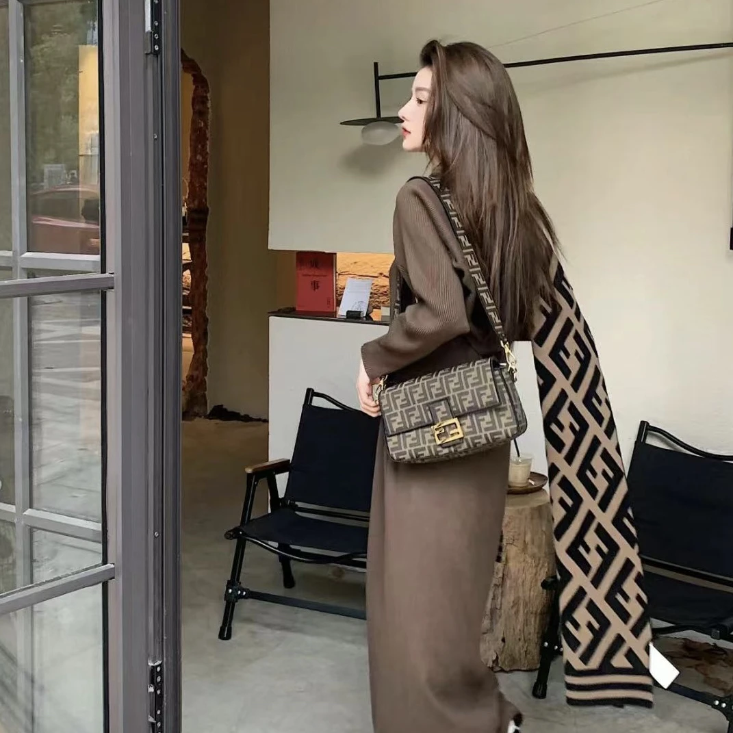 全新未使用 FENDI/芬迪 羊毛针织围巾35*190