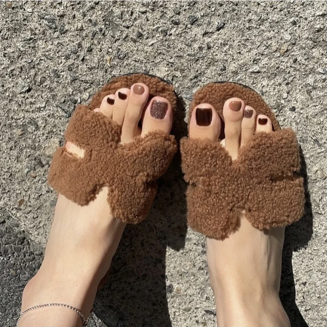 全新未使用 Hermes/爱马仕 Hermes/爱马仕 羊毛皮套拖鞋女款 棕色