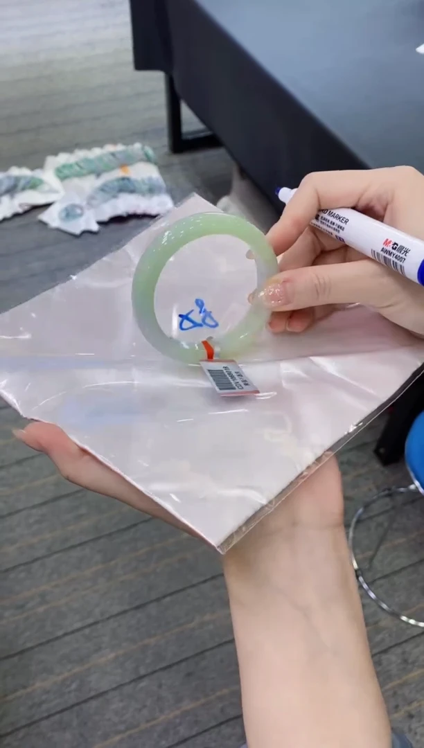 【闪购商品】翡翠手镯未镶嵌
