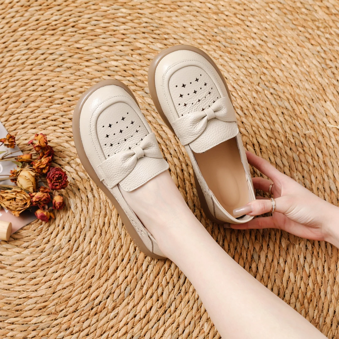 头层牛皮夏季懒人一脚蹬妈妈洞洞鞋防滑舒适透气中老年跳舞豆豆鞋