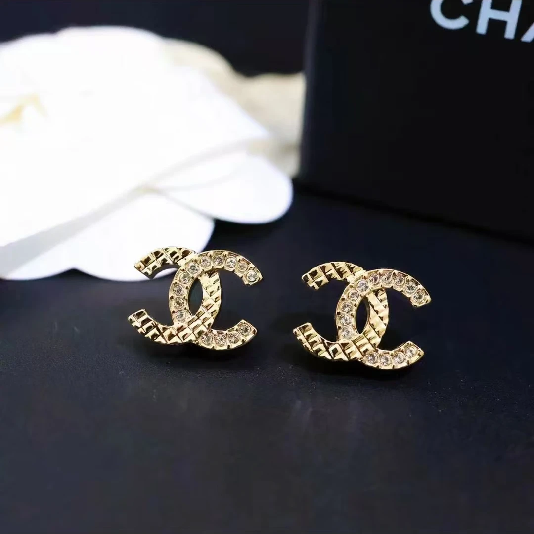 全新未使用 Chanel/香奈儿 金色半钻半菱格纹双C耳钉/火火