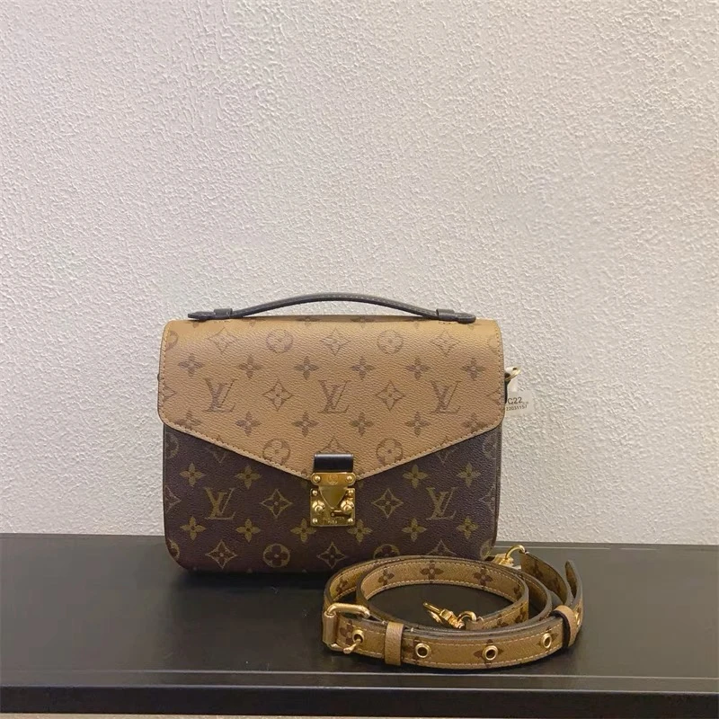 99新 LouisVuitton/路易威登 99新 路易威登  拼色邮差包芯片