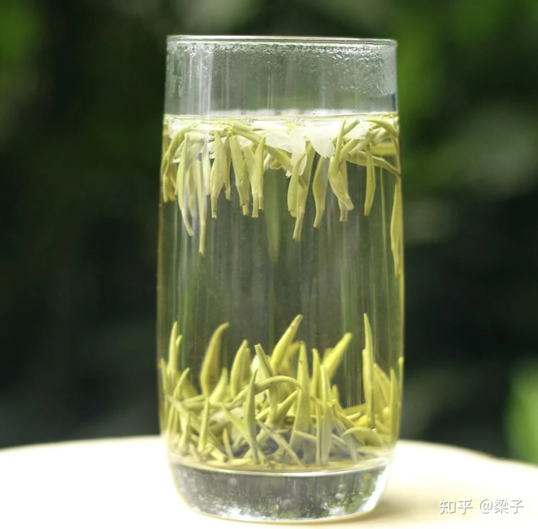 2025年正宗A+银针飘雪明前白毫银针全单芽清香甘甜、厂家直销！